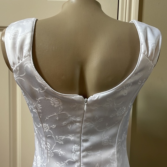 Jessica Mc Clintock for Gunne Sax White tectured Dress, 7/8 - Picture 6 of 7